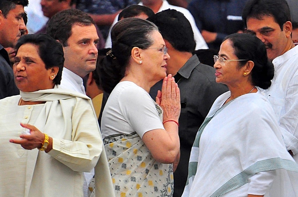 Mamata Banerjee to invite Sonia Gandhi today for mega Opposition rally