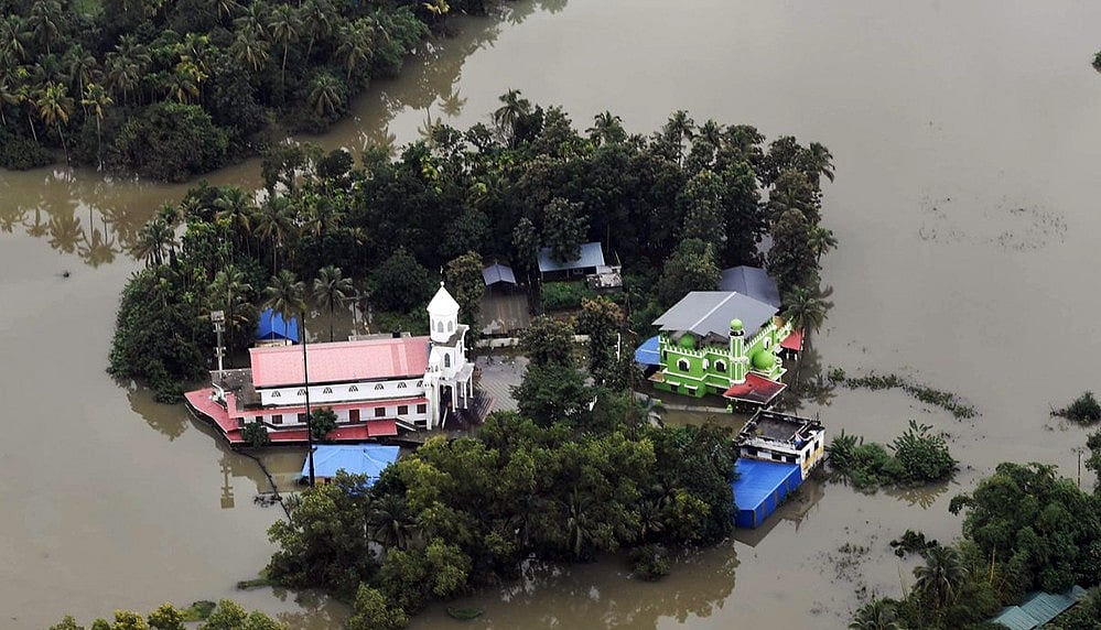 Kerala floods: Anger mounts as toll rises to 368; red alert in 3 districts