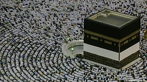Saudi Arabia halts travel to Islam’s holiest site over virus