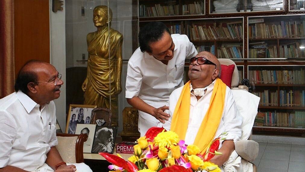 M Karunanidhi set off tradition of  CMs unfurling tricolour on I-Day