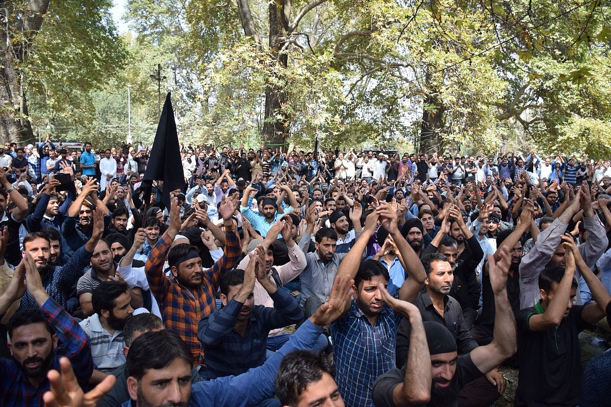 30 Rehbar-e-Taleem teachers detained in Srinagar on Teachers’ Day
