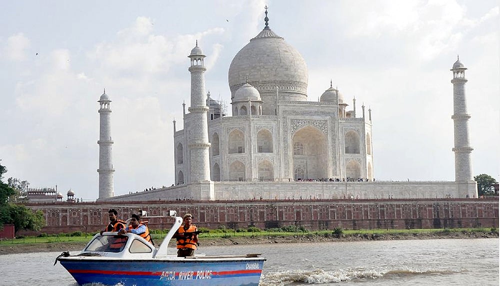 Monkey attacks create panic among tourists at Taj Mahal in Agra