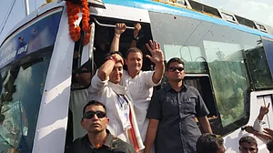 “440 volt ka badlav ka current hai”; Rahul energises MP Congress workers