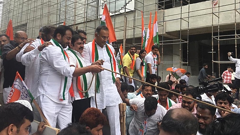 Karnataka Congress President leads a party demonstration against fuel price hike in Bengaluru (file photo)