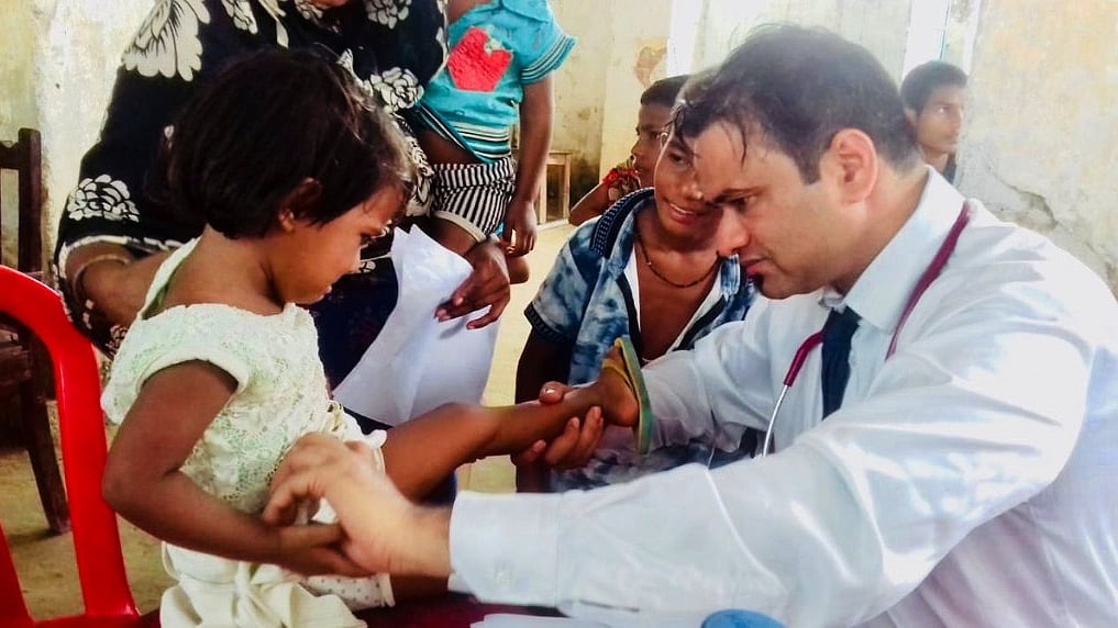 Twitter/@drkafeelkhan