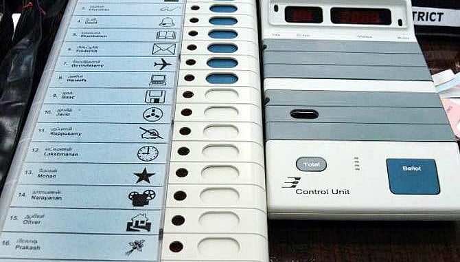 Bombay HC issues notices to  Centre, EC, Maharashtra on EVM irregularities