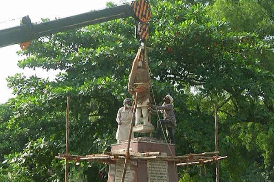 Yogi Govt shifts Nehru’s statue away from Anand Bhawan in Allahabad