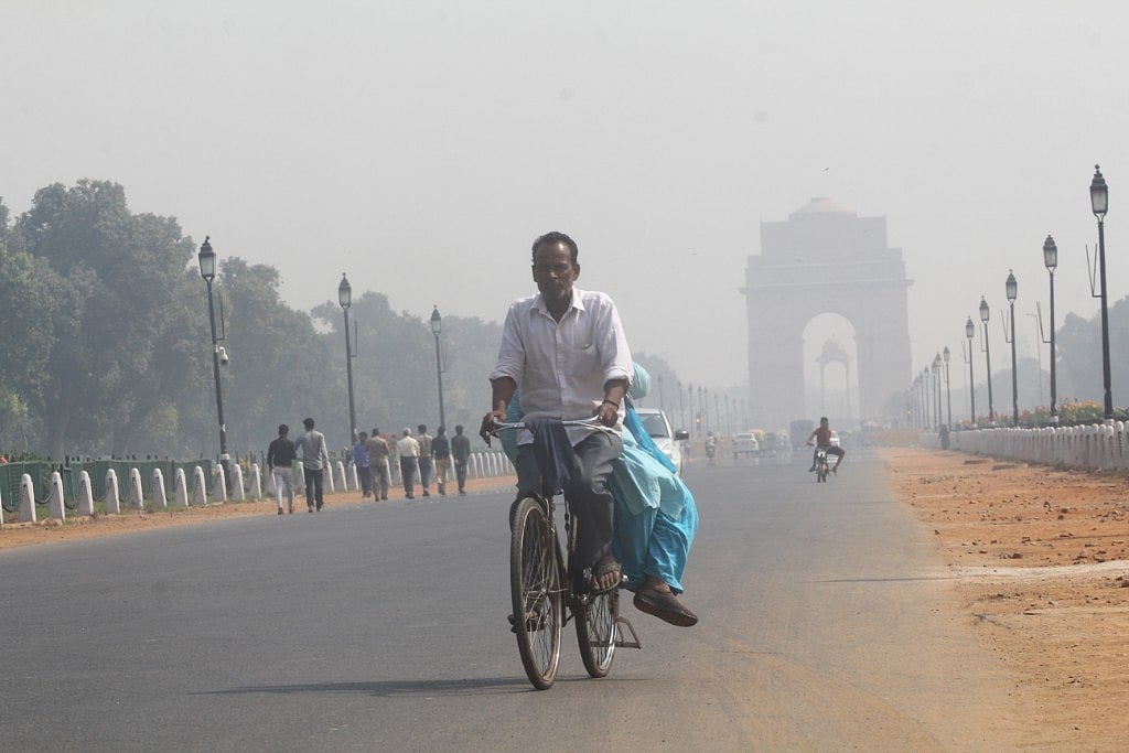 In misty Delhi, air quality drops to ‘very poor’