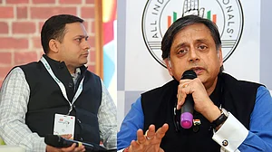 Shashi Tharoor trashes Sangh Parivar’s “revolting hypocrisy” on Gandhi