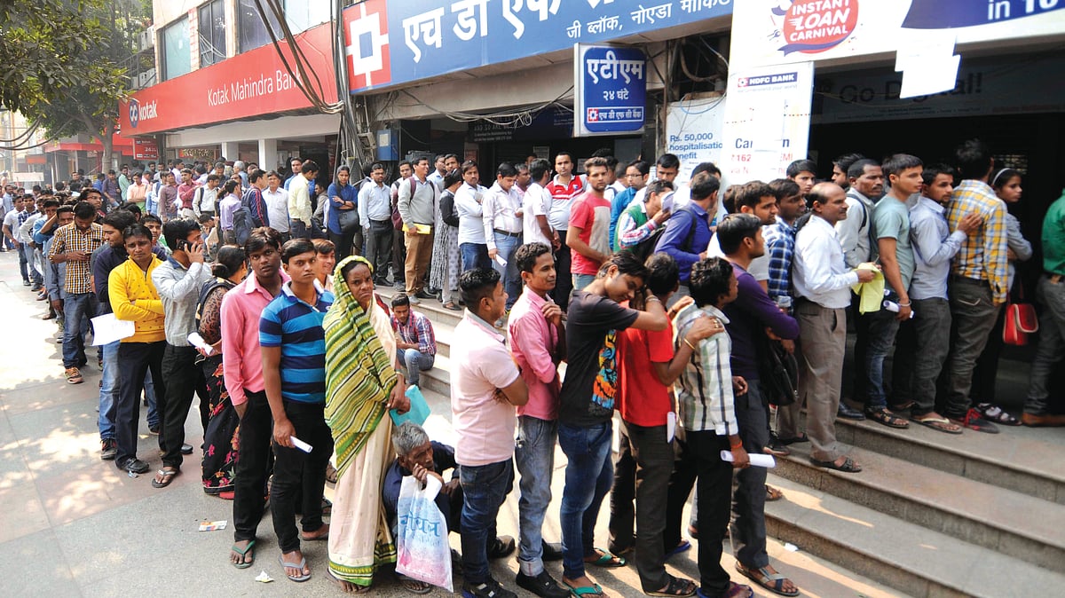 People queue up to get their demonetised notes exchanged at a bank following PM Modi’s overnight decision to scrap high-denomination currency