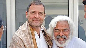 Telangana revolutionary poet Gaddar meets Rahul Gandhi, may contest polls against KCR
