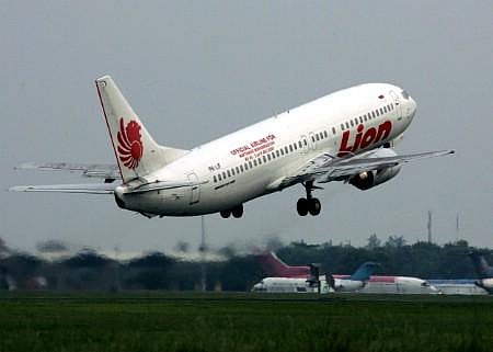 Indonesian plane plunges into waters near Jakarta, debris spotted