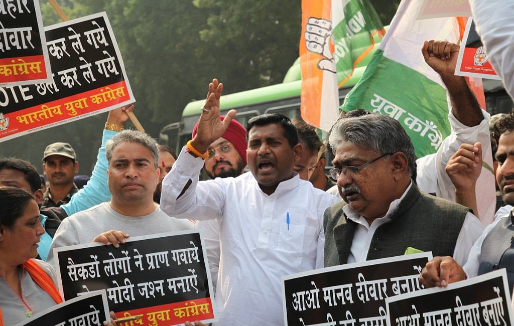 Youth Congress members protest against demonetisation, detained by police
