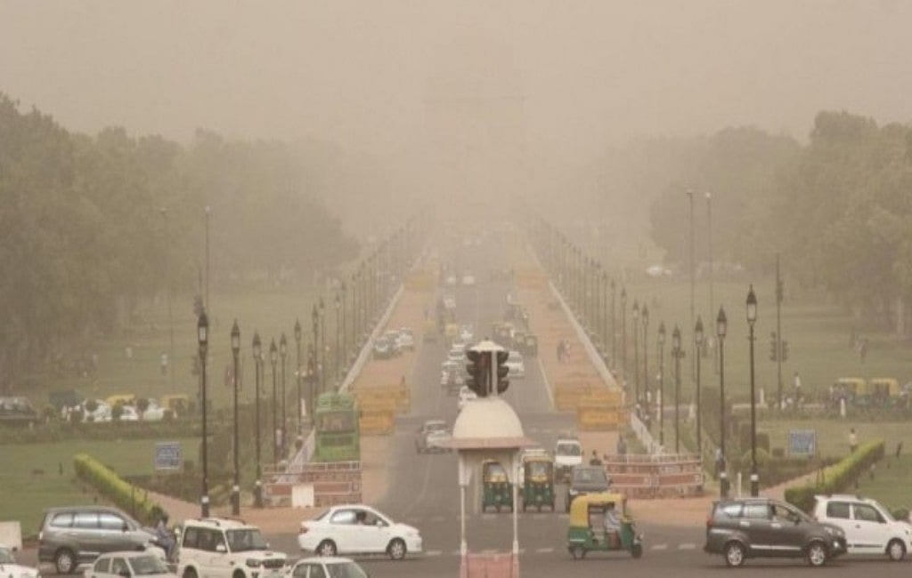 Misty morning in Delhi, air quality ‘very poor’, humidity level recorded at 88%