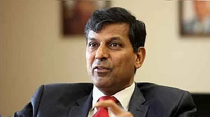 Raghuram Rajan backs RBI autonomy; says play sensibly like Dravid