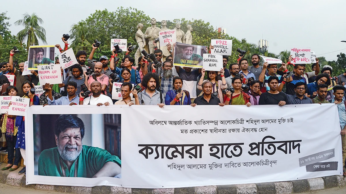 Shahidul Alam: Bangladesh imprisons a celebrity      