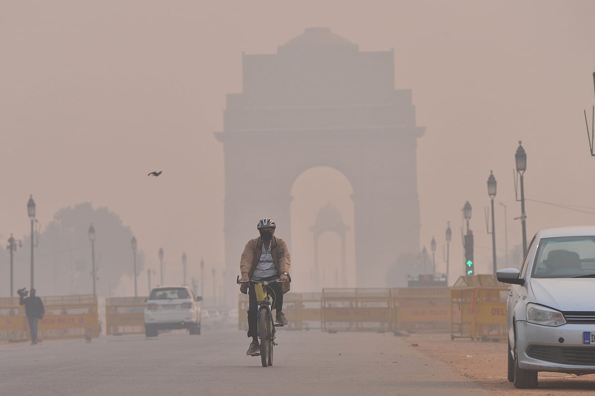 Delhi air pollution hits emergency; ban on trucks, construction extended