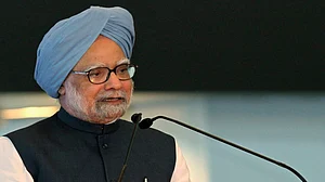 Manmohan Singh endorses NYAY, denies need for new taxes