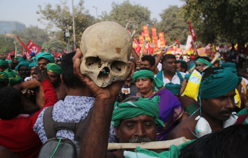 Thousands of farmers march to Parliament demanding loan waiver, MSP