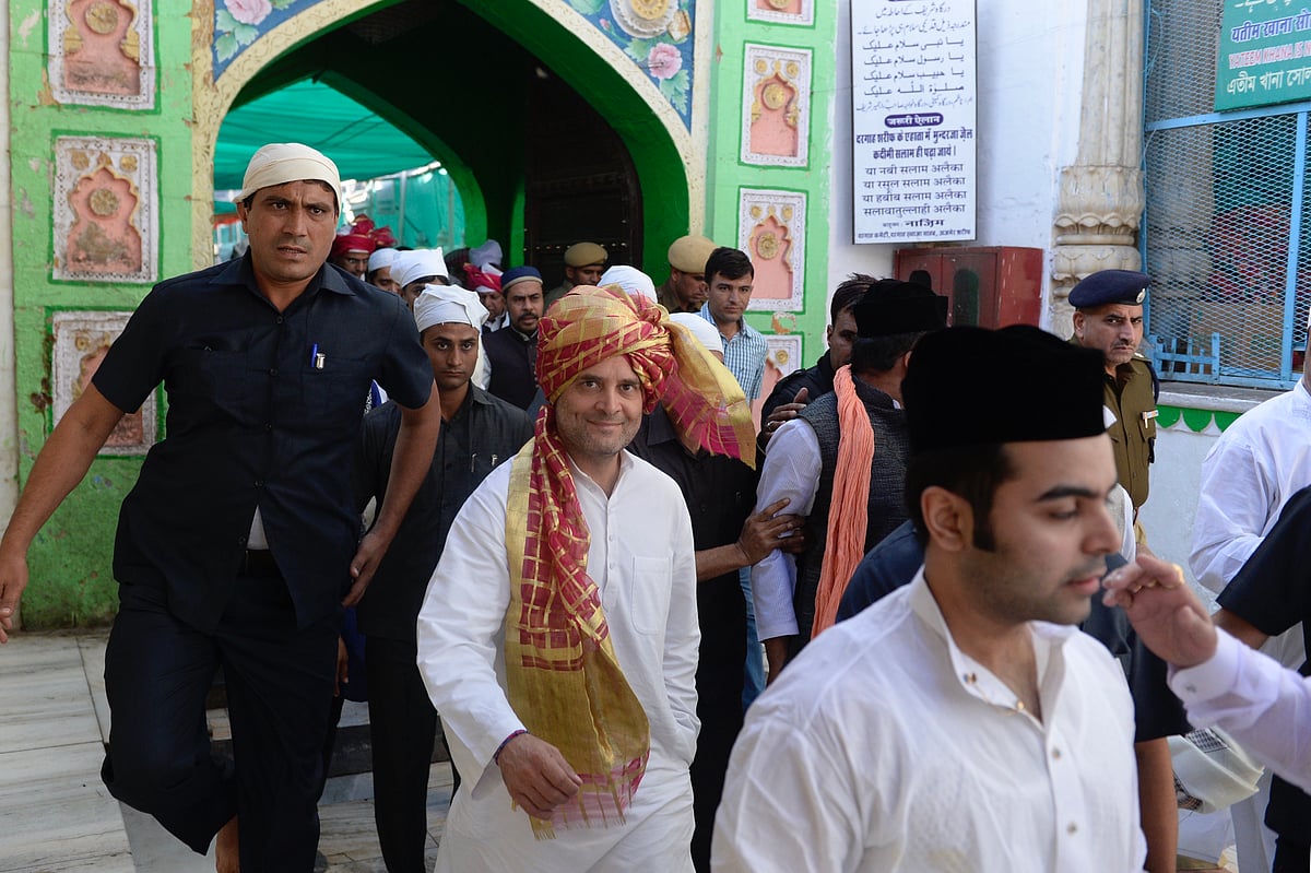 Rahul Gandhi visits Ajmer dargah, offers prayers