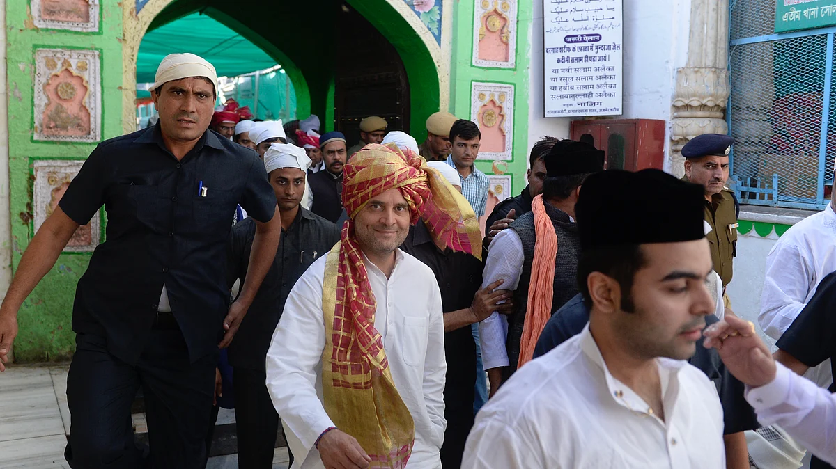 Rahul Gandhi visits Ajmer dargah, offers prayers