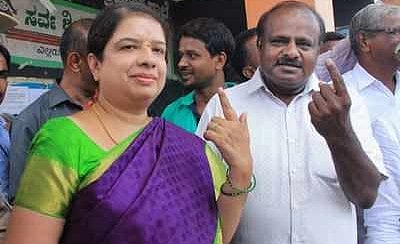 Karnataka: BJP’s bypoll candidate back in Congress; boost for Kumaraswamy’s wife 
