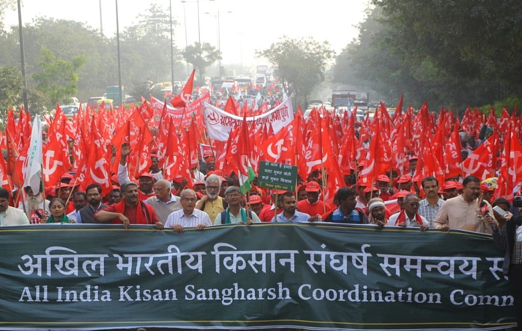 #KisanMuktiMarch: Farmers convene in Delhi; threaten naked march if stopped from going to Parliament