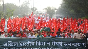 #KisanMuktiMarch: Farmers convene in Delhi; threaten naked march if stopped from going to Parliament
