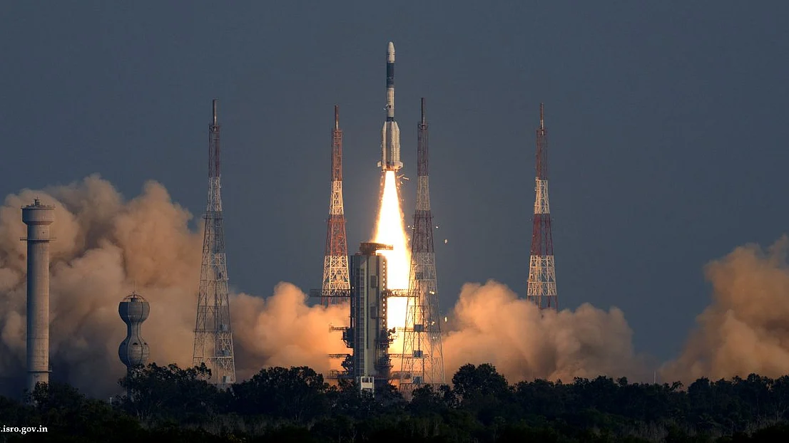 Twitter/<a href="https://twitter.com/isro">@<b>isro</b></a>