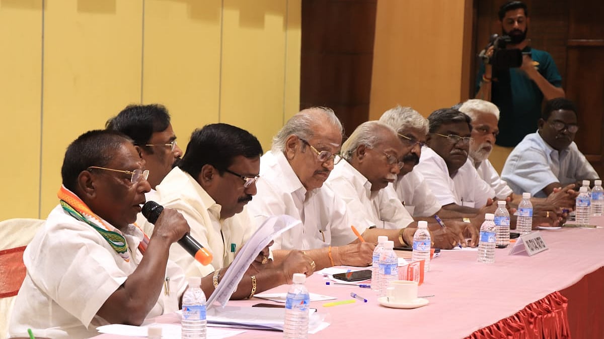 Twitter/<a href="https://twitter.com/CMPuducherry">@<b>CMPuducherry</b></a>