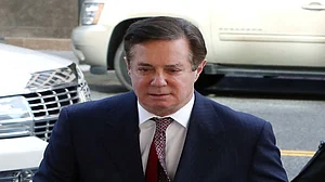 Trump’s campaign manager Manafort tried to broker deal to handover Assange to US