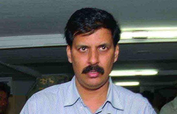 Centre hounds IPS officer Rajnish Rai, who arrested Vanzara in Sohrabuddin case; suspends him