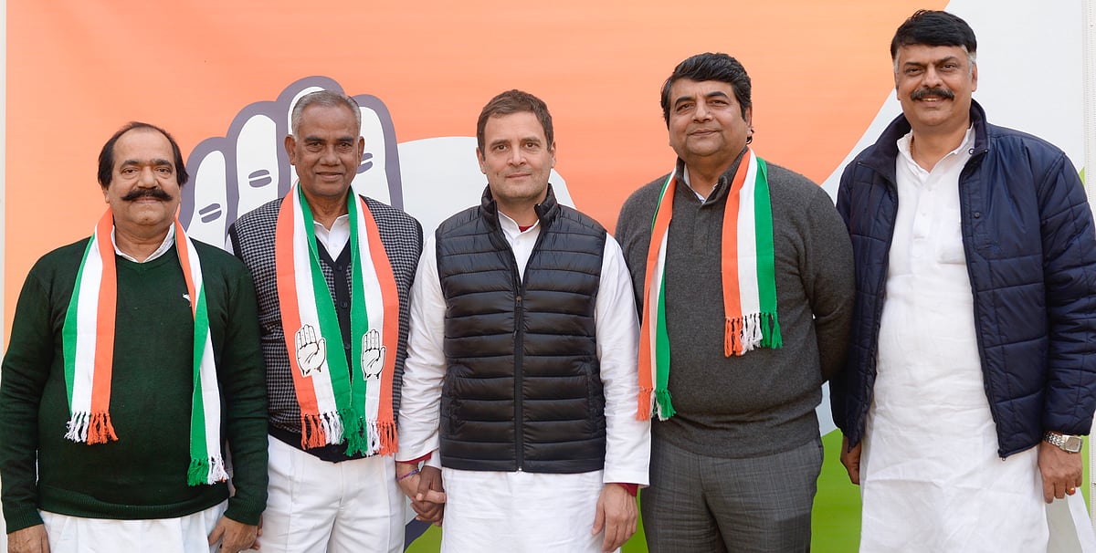 In a major blow to Nitish, Jharkhand JD(U) leader Jaleshwar Mahato joins Congress
