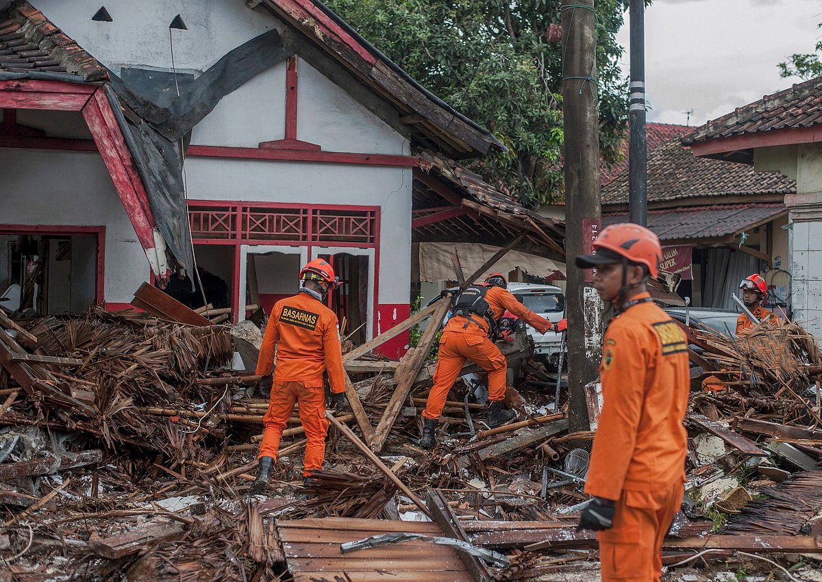  Death toll from Indonesia tsunami rises to 281