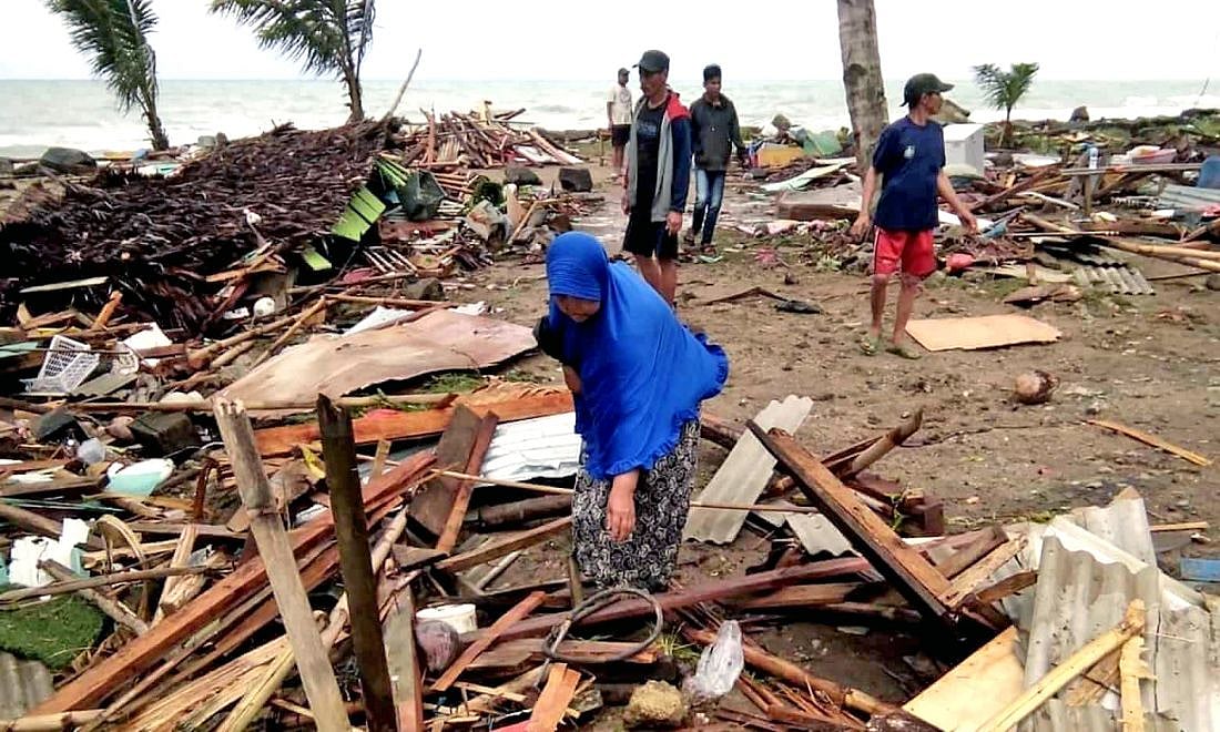 Indonesia: death toll rises to 222 in tsunami caused  by Anak Krakatoa volcanic eruption