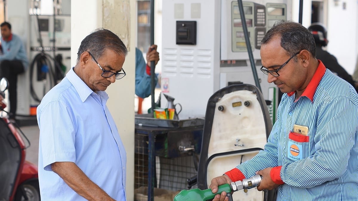 A man gets the petrol tank of his two-wheeler filled in Bikaner (A file picture) <i>IANS</i>&nbsp;