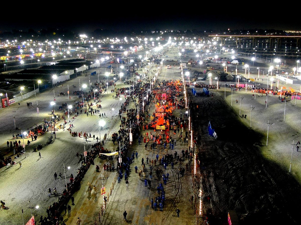 Where is the crowd in Kumbh this time?