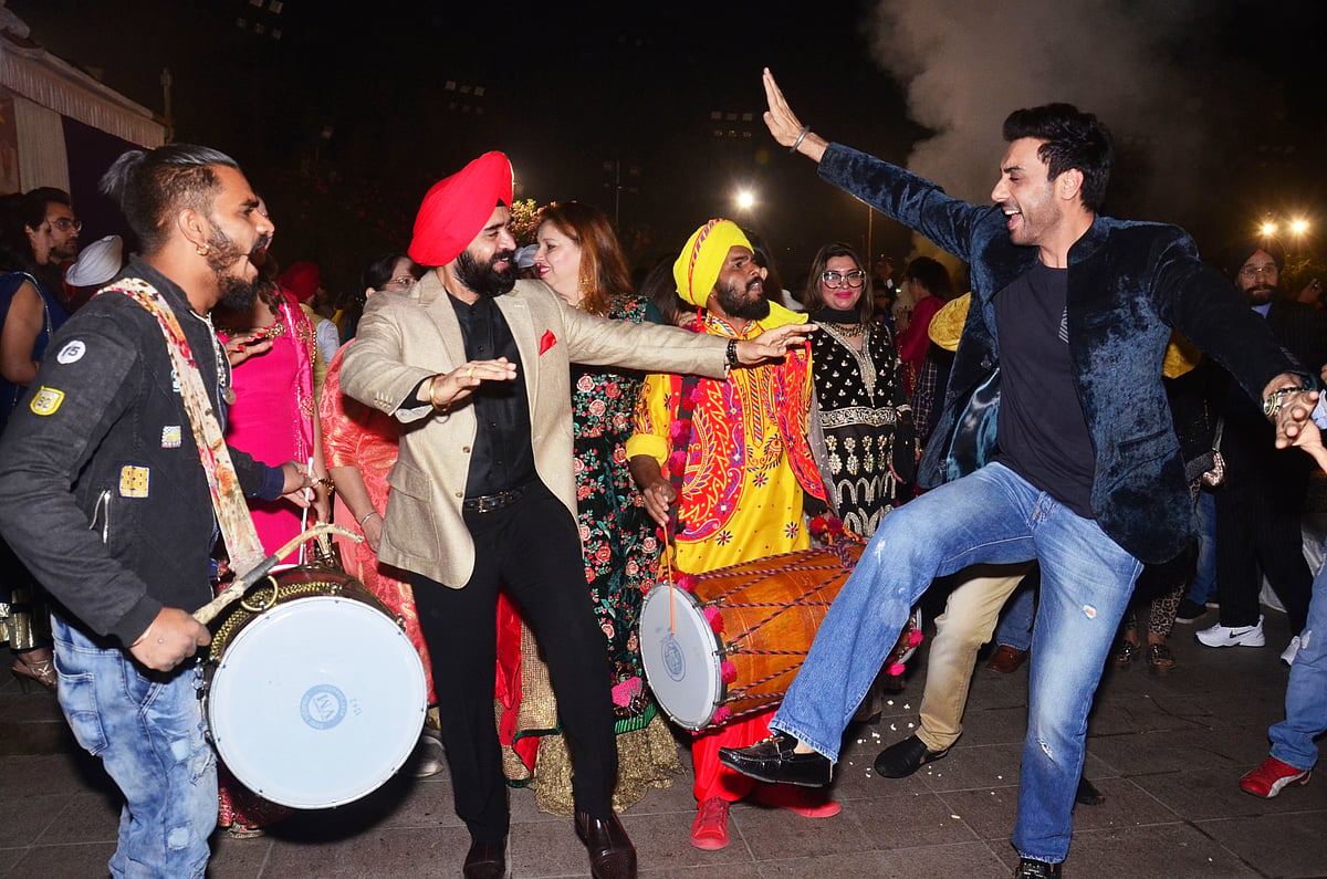 Charan Singh Sapra hosts Lohri party; Kapil Sharma and wife celebrate their first ‘Lohri’ together