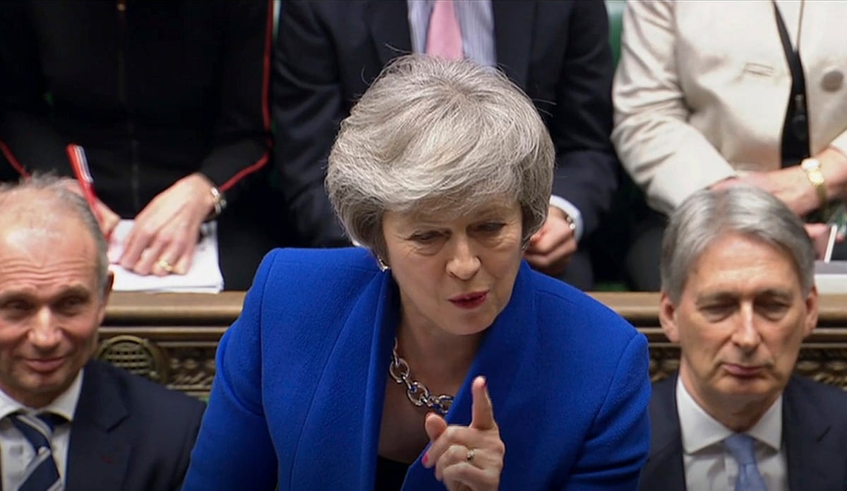 UK govt survives no-confidence vote by tiny margin 