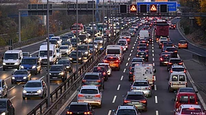 Massive traffic jams in Delhi due to fair at Pragati Maidan