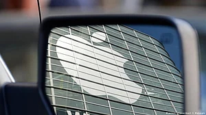 Qualcomm antennas too big, Apple to design own for 5G iPhones
