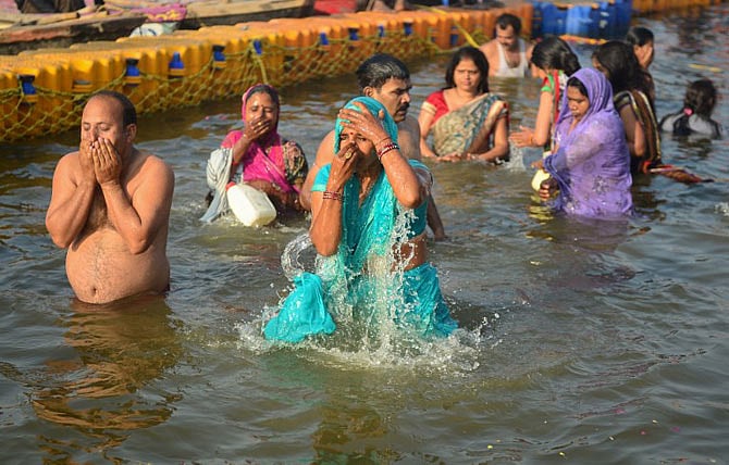 Kumbh Mela: Lakhs take holy dip on Paush Poornima