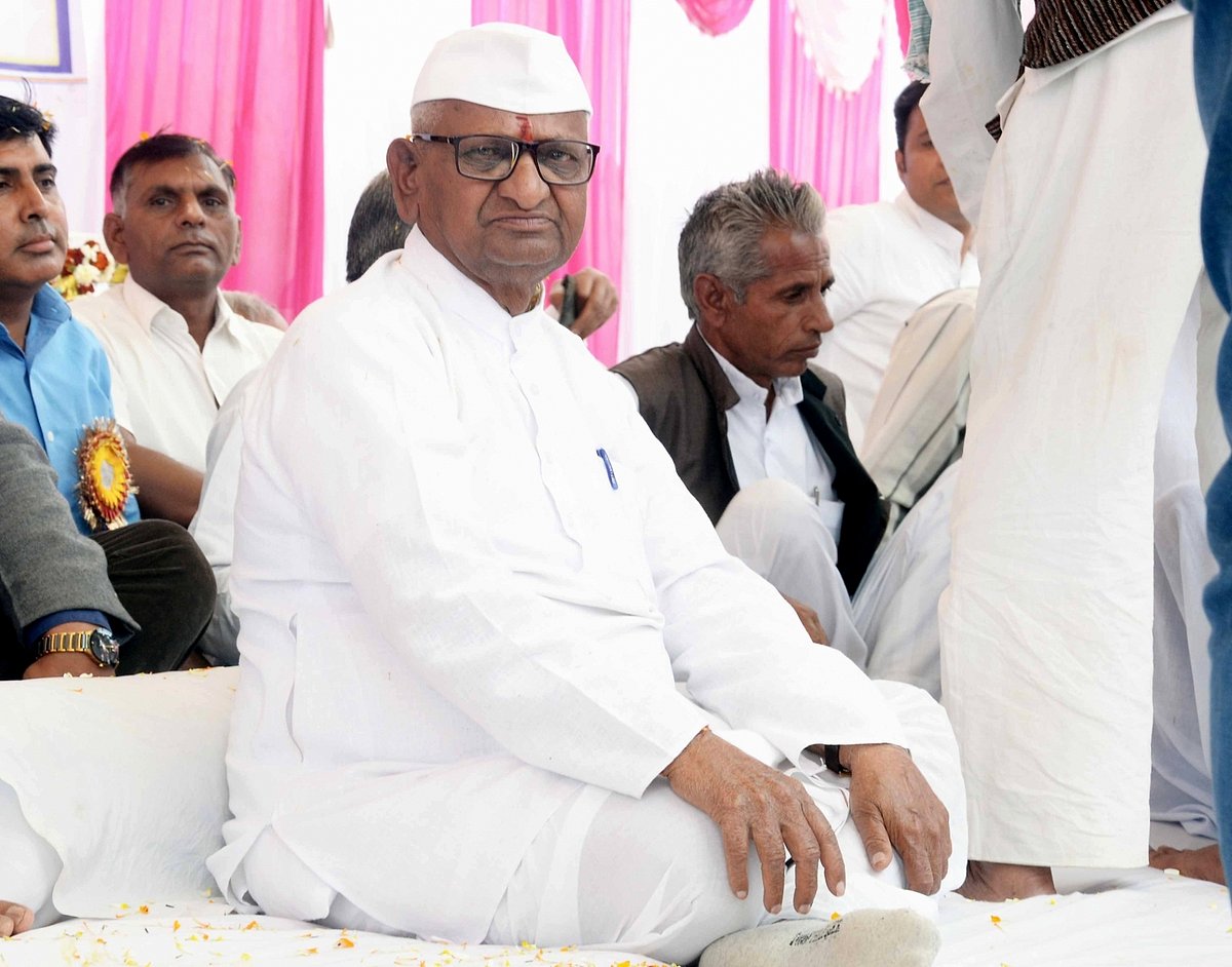 Anna launches hunger strike for Lokpal, Lokayuktas