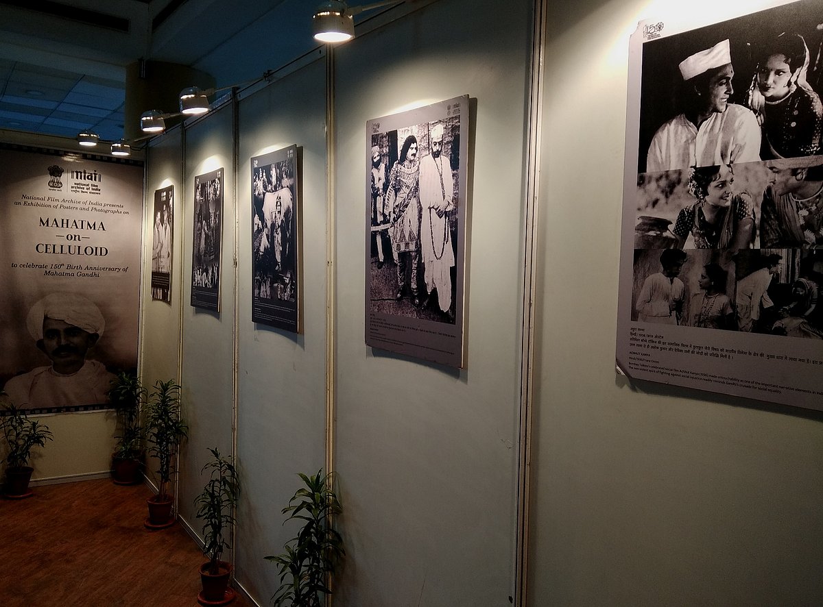 5th Rajasthan International Film Festival organises ‘The Mahatma on Celluloid’ themed poster exhibition 