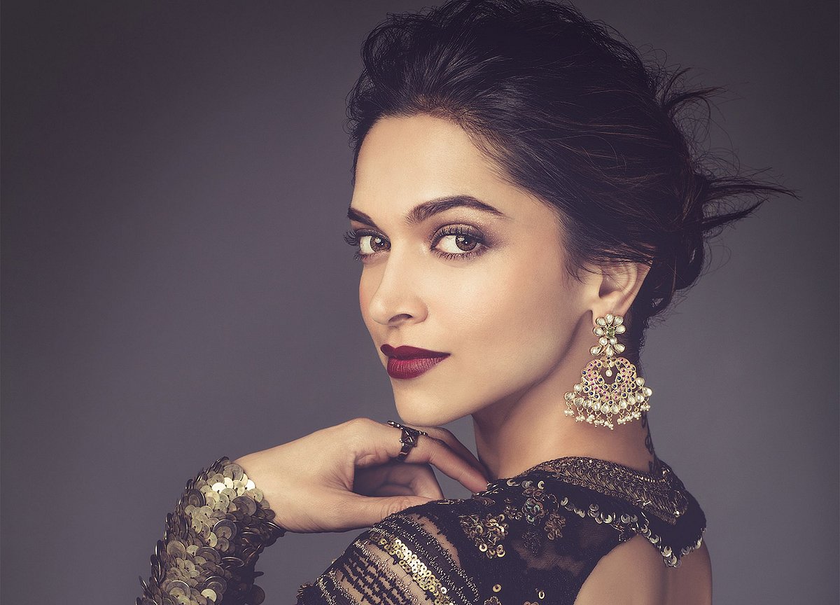 Deepika Padukone launches her website on her birthday