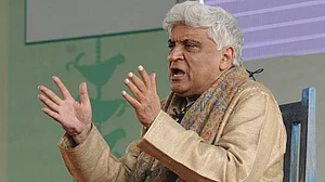Burqa, ghoonghat are same, ban both: Javed Akhtar