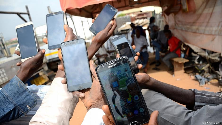 Global smartphone sales declines 14% in February: Report  