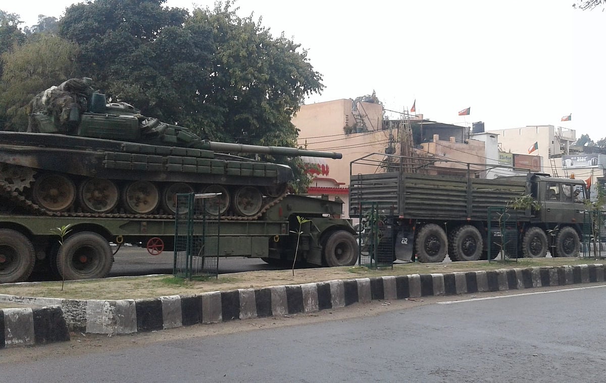 Tanks make their way to Intl Border as IAF jets strike Pakistan based terror camps