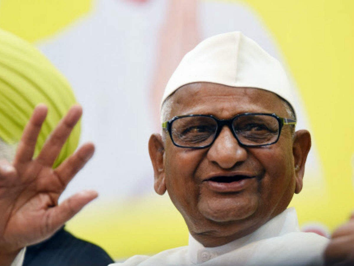 Maharashtra CM, Union ministers meet Anna Hazare, urge him to call off fast