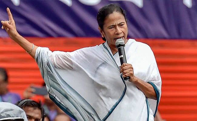 West Bengal CM and Kolkata Police strike back at CBI and central government